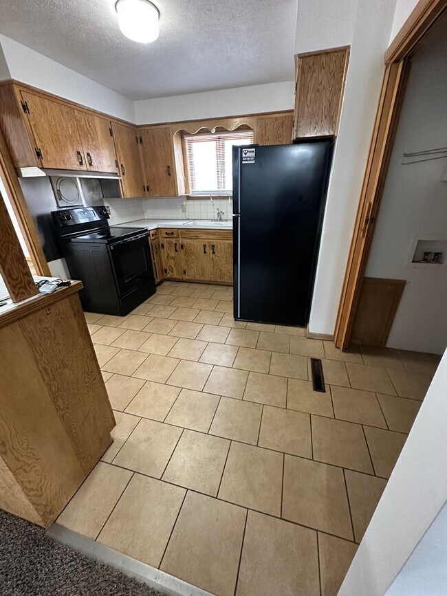 Foto del edificio - 3 Bedroom, 1 Bathroom House with Carport