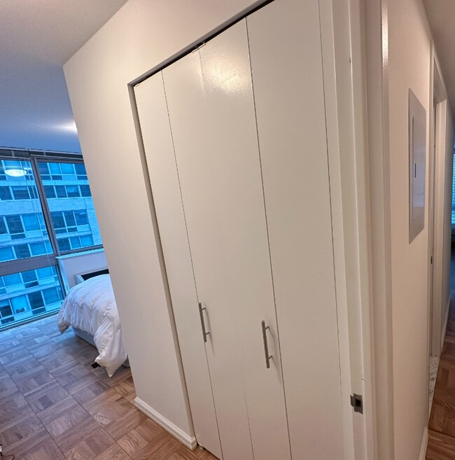 Foto del edificio - 505 W 37th St