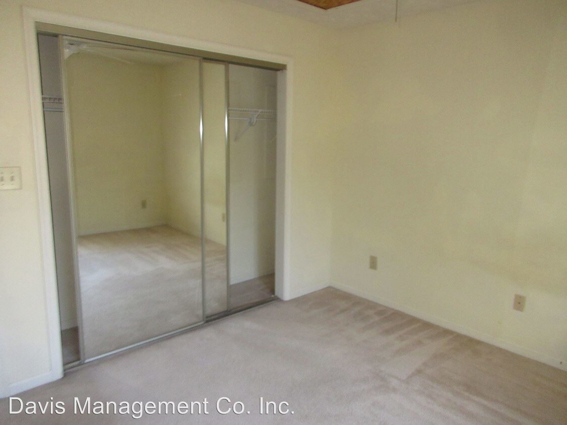Building Photo - 346 Wells Ct