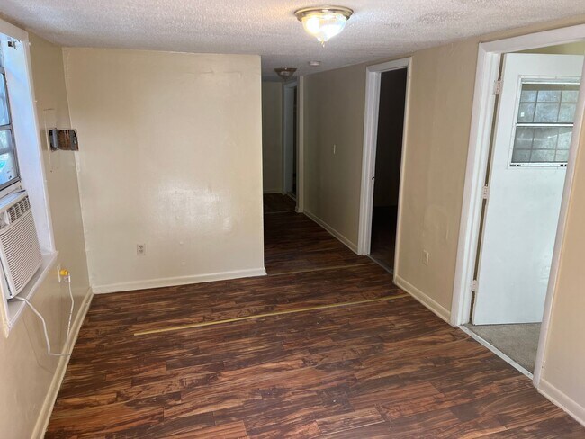 Foto del edificio - 1801 Goodyear Ave - TJ