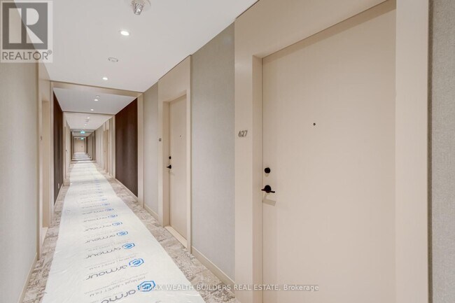 Photo du bâtiment - 2020 Bathurst St