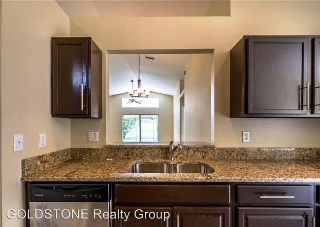 Foto del edificio - 1320 Baythorn Dr