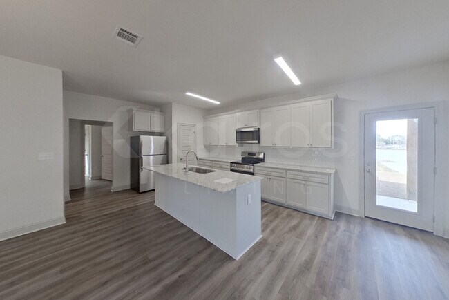 Foto del edificio - 17623 Carlisle Ave