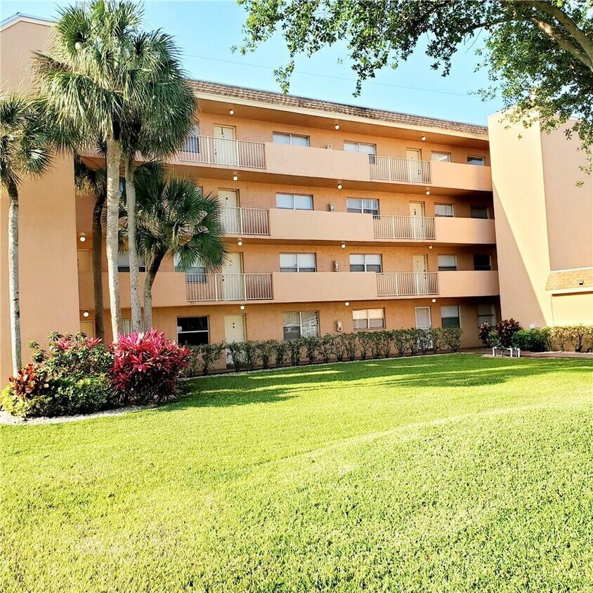 Foto principal - 3110 N Pine Island Rd