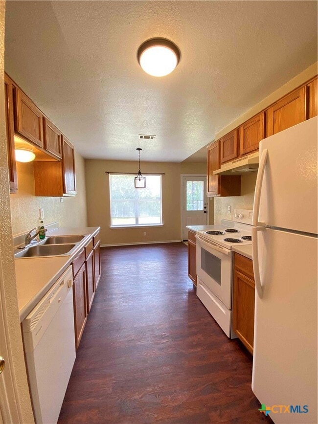 Building Photo - 3510 Crescent Dr