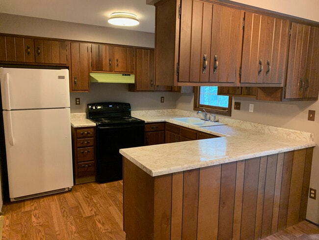 Building Photo - Duplex in North Peoria; Richwoods Schools