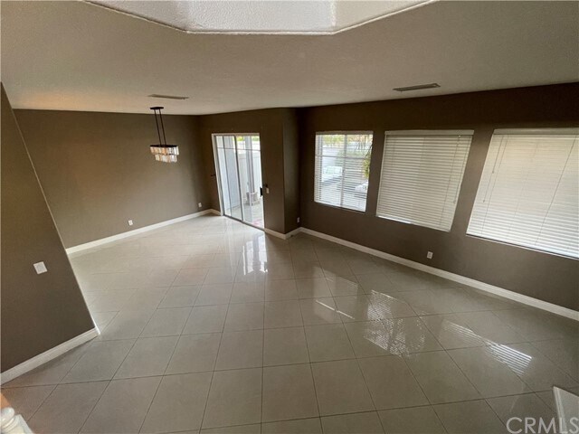 Building Photo - 10 Brassie Ln