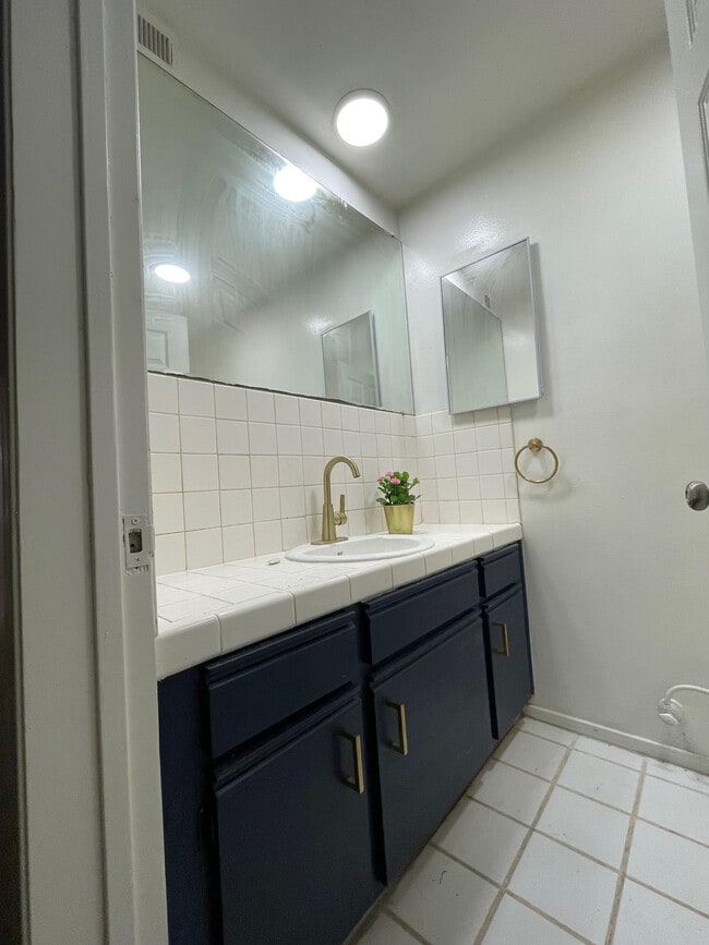 Building Photo - 16126 S Ainsworth St