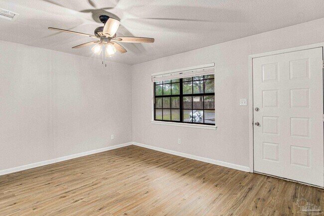 Foto del edificio - 4191 Ravenwood Dr