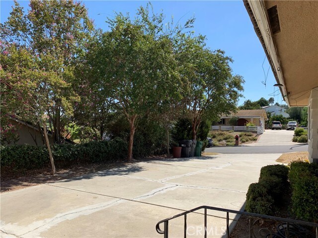 Foto del edificio - 12945 Hillcrest Dr