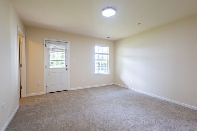 Foto del edificio - Stunning 4 BR/3 Full BA & 2 Half BA Townho...