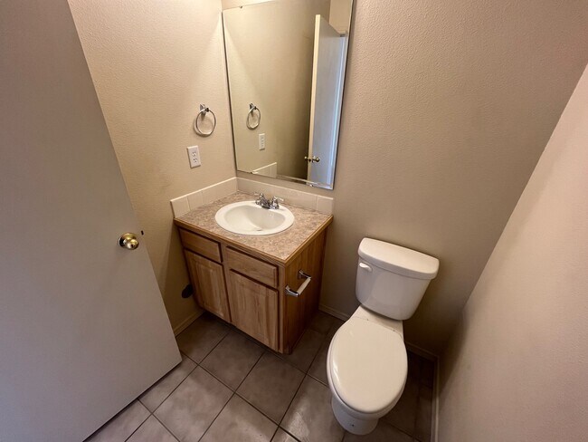 Foto del edificio - 12873 Alicia St