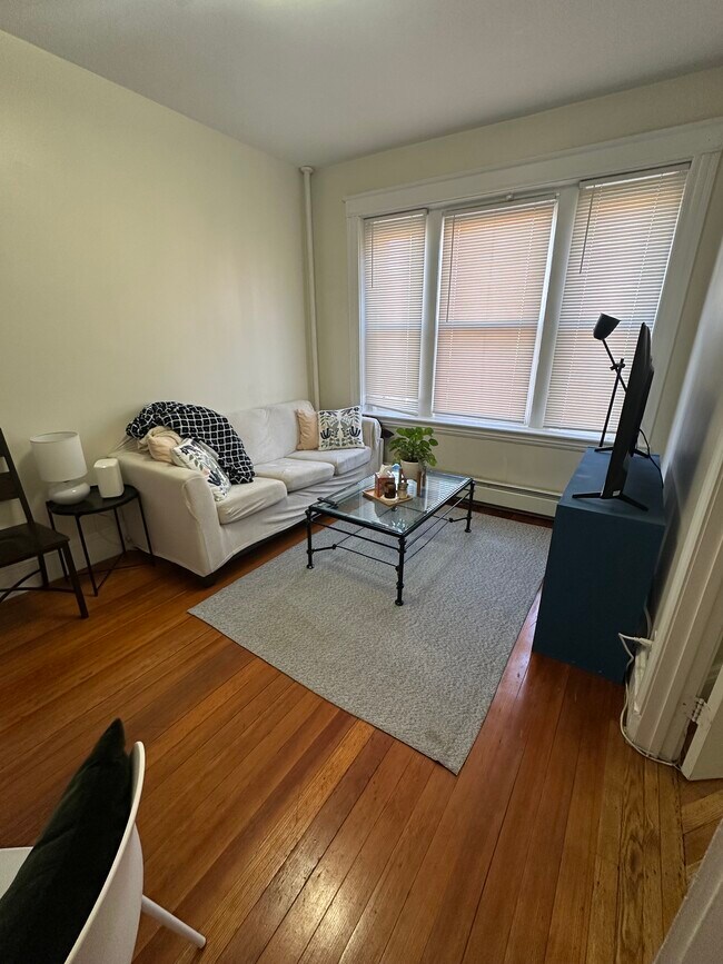 Foto del edificio - 165 Winthrop Rd