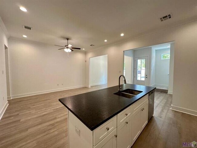 Foto del edificio - Beautiful Townhome in Dawson Bluff!