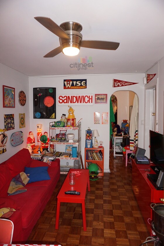 Primary Photo - 390 Sackett St