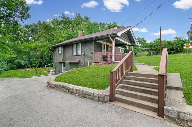 Building Photo - 2736 S 18 St