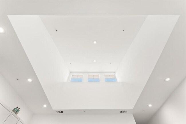 Building Photo - 4704 Sunset Trail