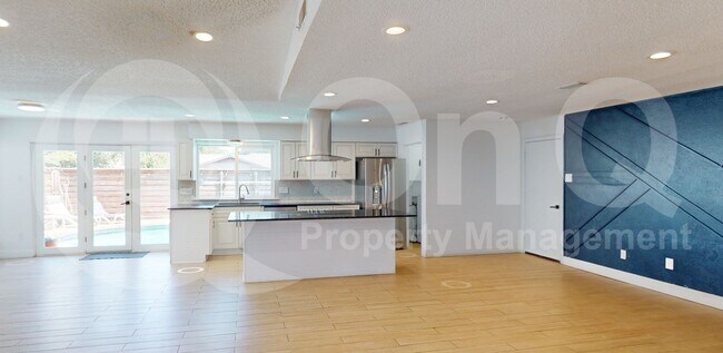 Foto del edificio - 2131 Blossom Ln