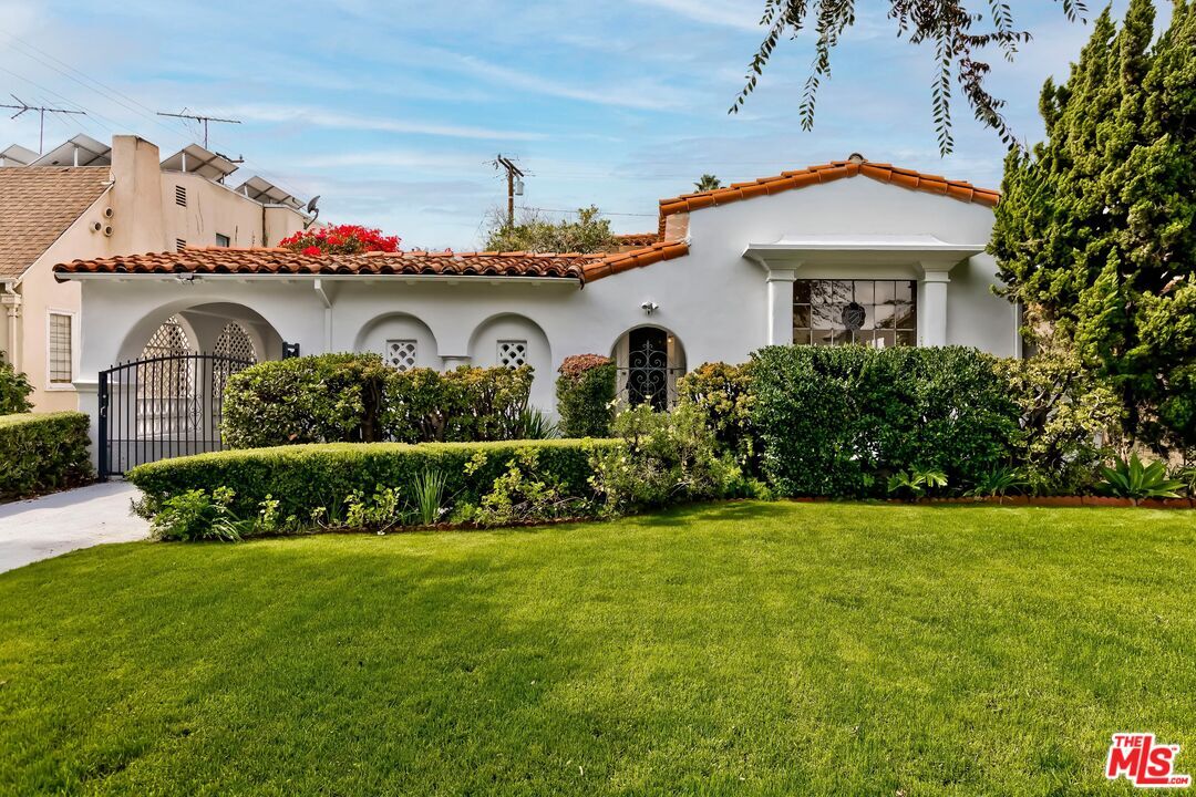 357 S Crescent Dr, Beverly Hills, CA 90212 House Rental in Beverly