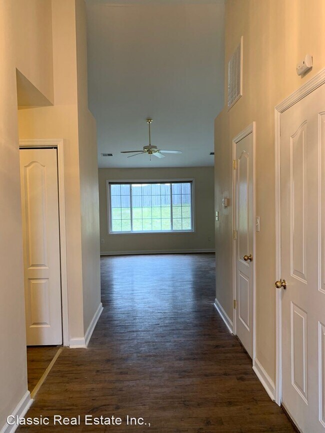 Building Photo - 3 br, 2 bath House - 2737 Woodlawn Way
