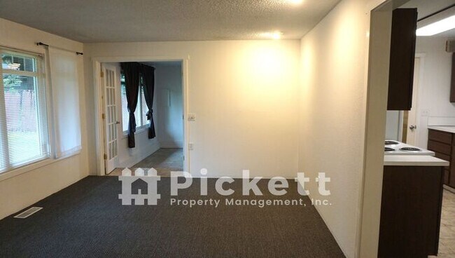 Building Photo - 3 Bedroom East Bremerton Rambler