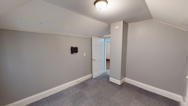 Building Photo - 413 Ramsland St