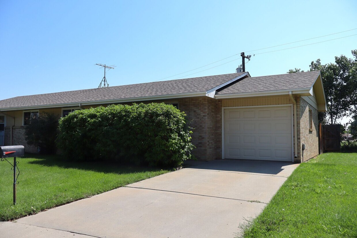 Foto principal - 1802 Hilltop Ct