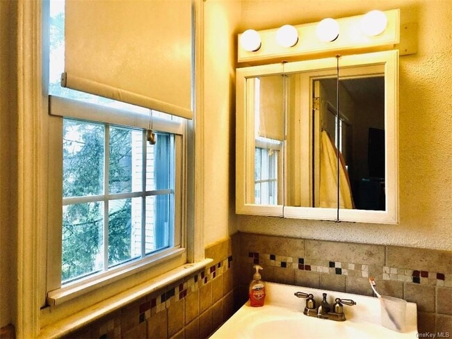 Building Photo - 25 Roundtree Cir
