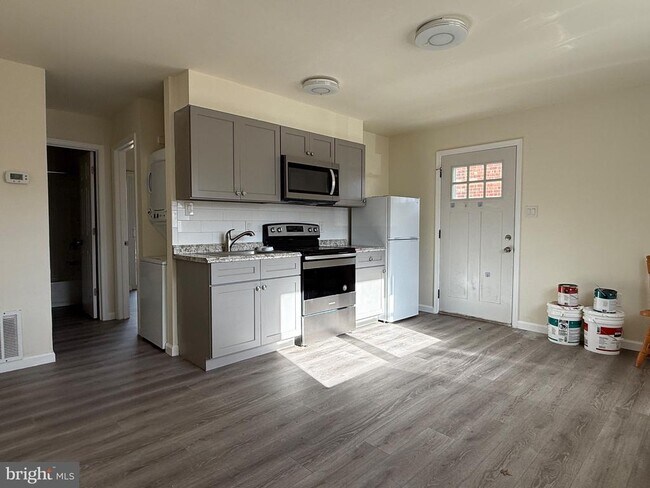 Foto del edificio - 14 1/2-12 Verdi Cir