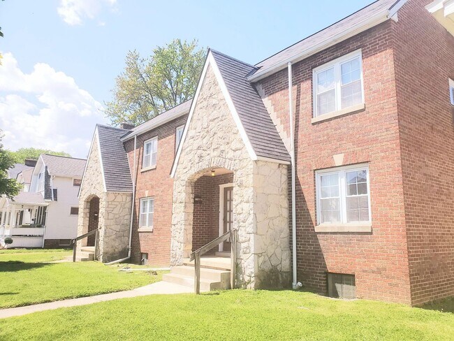 Foto del edificio - 230-232 W Pacemont