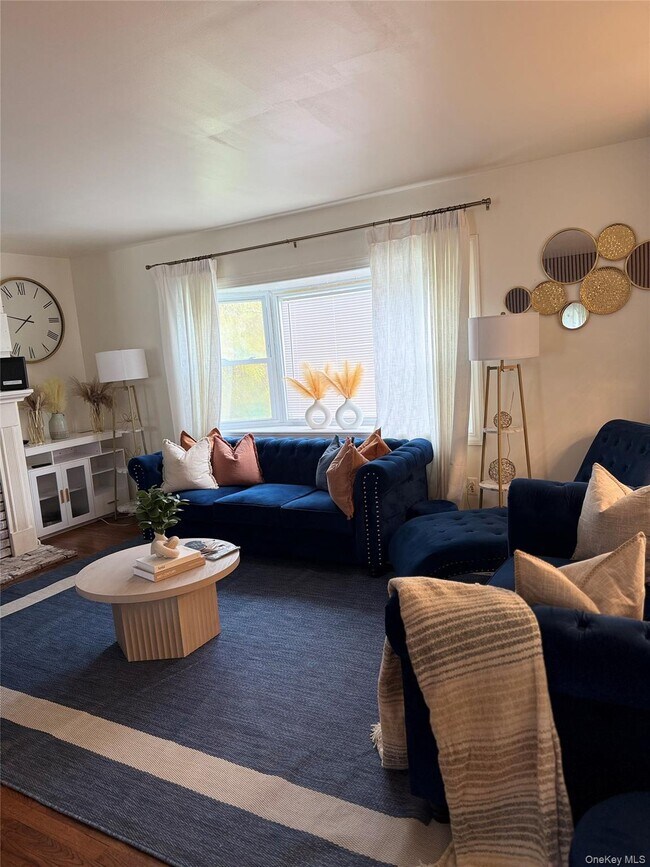 Foto del edificio - 10 Candlewood Rd