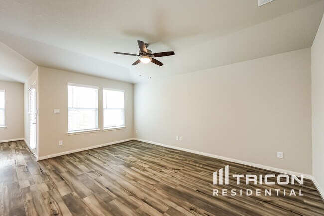 Foto del edificio - 13555 Paxton Boulevard Saint Hedwig TX