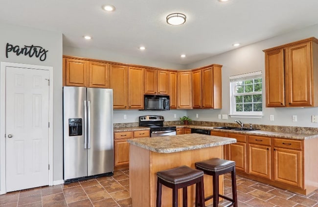 Building Photo - 5 Milo Ct