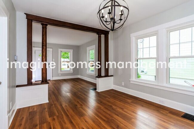 Building Photo - Stunning two bedroom in Indian Hill