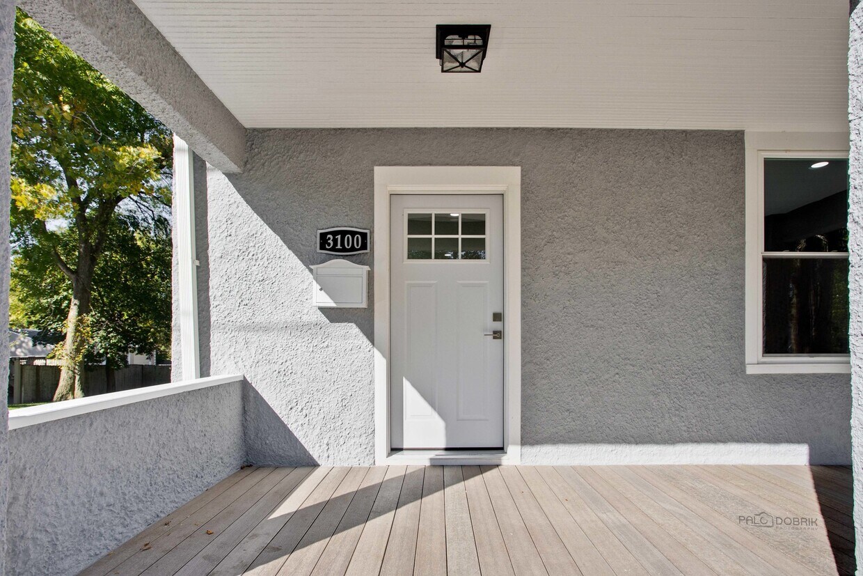 Foto principal - 3100 Old Glenview Rd