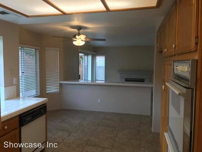 Building Photo - 3 br, 3 bath House - 28702 Fox Tail Way