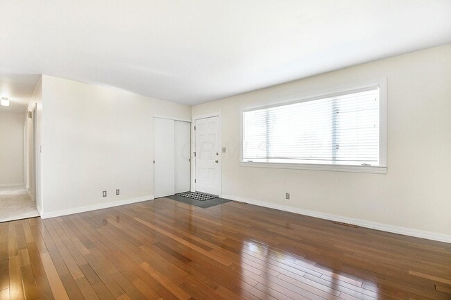 Building Photo - 879 Brentford Drive