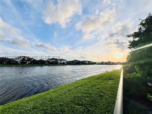 Foto del edificio - 12070 N Baypoint Cir