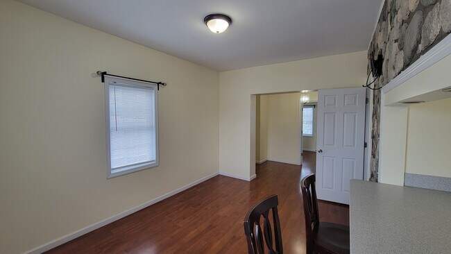 Foto del edificio - 4817 Aschoff Pl