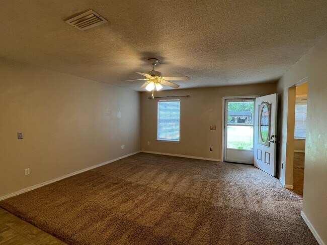 Building Photo - Cute 3 Bedroom in Milton