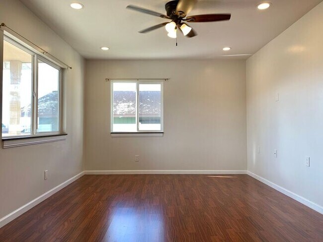 Foto del edificio - Aiea: 2 Bed, 1 Bath, 1 Parking, Duplex Unit