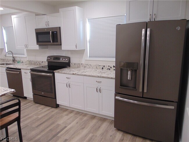 Foto del edificio - 1303 SW 16th Terrace