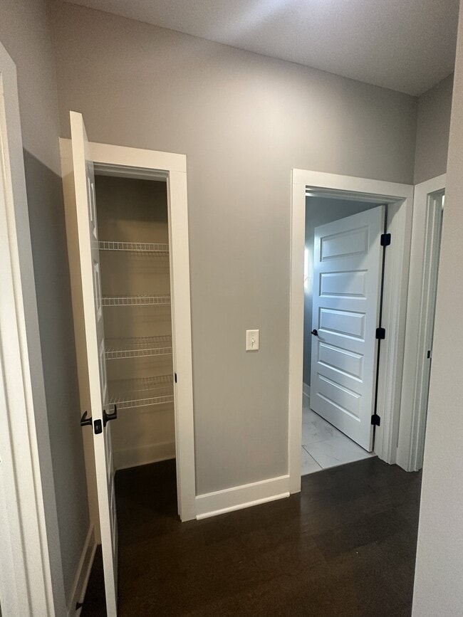 Building Photo - 304 Spring St