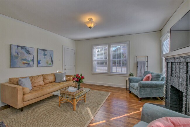 Building Photo - 1117 Kavanaugh Blvd