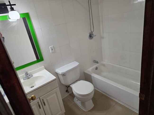 Foto del edificio - 40-14 194th St