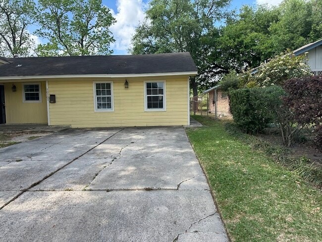 Building Photo - 10101 Rebel Rd