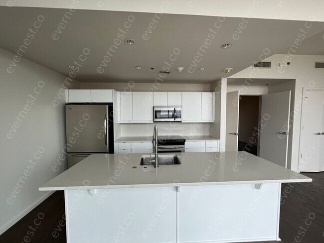 Building Photo - 315 Rock St