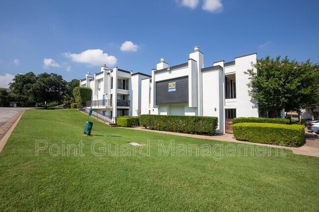 Foto del edificio - 2204 Ridgmar Plaza
