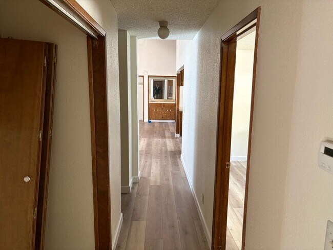 Foto del edificio - One level cabin with fenced backyard and garage