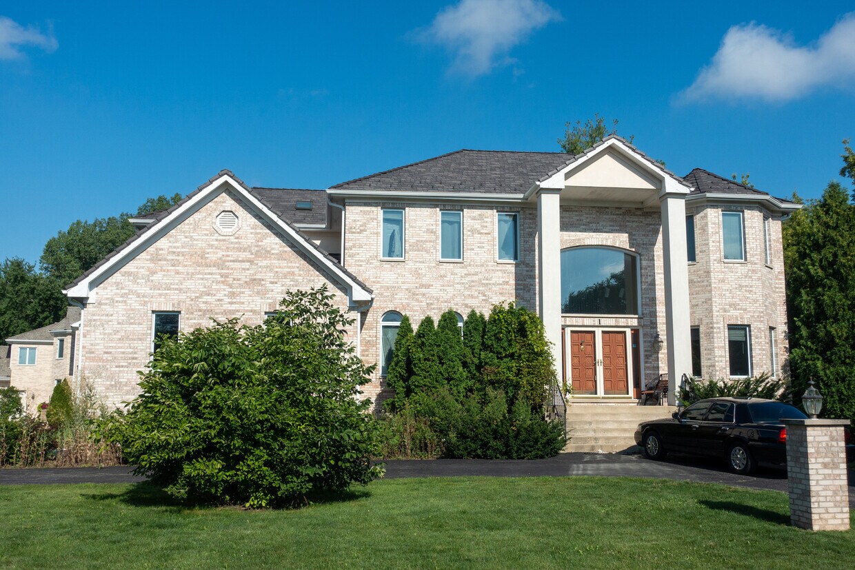 1 Enclave Way, Hawthorn Woods, IL 60047 House Rental in Hawthorn